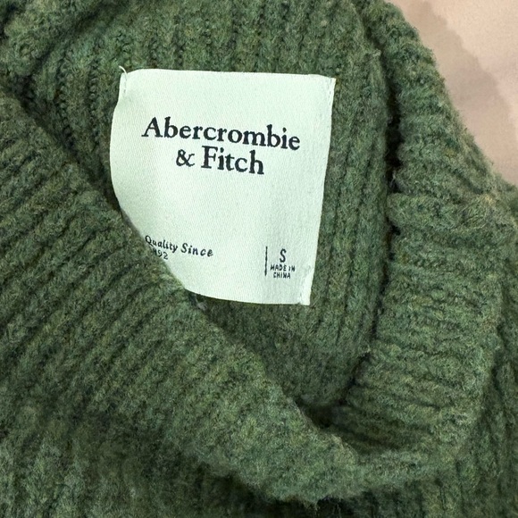 Abercrombie & Fitch Olive Turtleneck Sweater - Picture 3 of 3